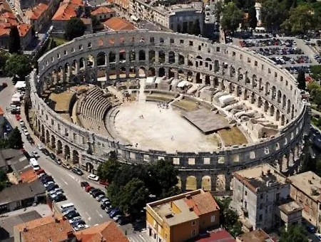 Helena Apartamento Pula